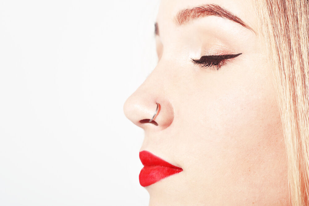 Can You Put Makeup On When Have A Nose Piercing Saubhaya Makeup